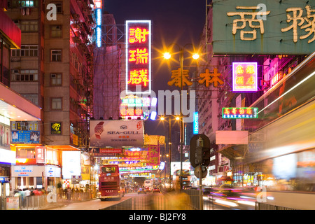 L'animation du quartier commerçant de Nathan Road, Tsimshatsui, Kowloon, Hong Kong, Chine, Asie Banque D'Images