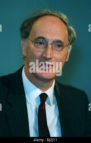 SIR GEORGE YOUNG BT MP MINISTRE DU LOGEMENT 02 Décembre 1993 Banque D'Images