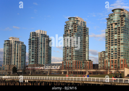 Hi-se lève à l'est de False Creek, Vancouver, British Columbia Banque D'Images