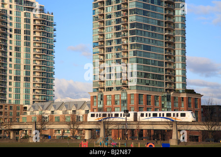 Hi-se lève à l'est de False Creek, Vancouver, British Columbia Banque D'Images