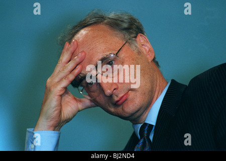 SIR GEORGE YOUNG BT MP MINISTRE DU LOGEMENT 05 Décembre 1993 Banque D'Images