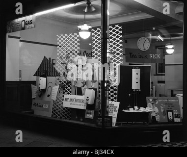 East Midlands Conseil Gaz vitrine, Rotherham, South Yorkshire, 1961. Artiste : Michael Walters Banque D'Images