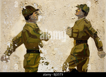 Murale Peeling présente le style physique de techniques de marche russe vu dans cette armée boot camp dans l'ancienne Allemagne de l'Est (DDR) Banque D'Images