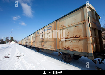 Wagons de chemin de fer finlandais métallique sur train de fret , Finlande Banque D'Images