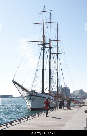 L'un des plus gros navire à voile à empire sandy au port de Toronto, à la voile vers le bas Banque D'Images