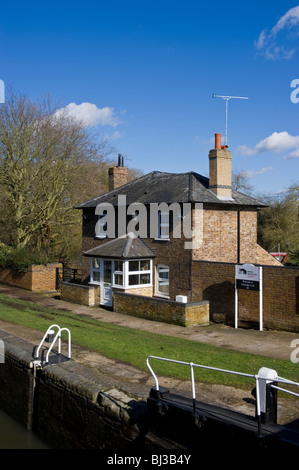 Cottage éclusiers à Uxbridge serrure sur le Grand Union canal Uxbridge Middlesex West London UK Banque D'Images