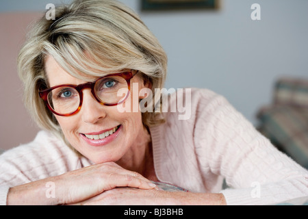 Senior Lady avec des lunettes Banque D'Images