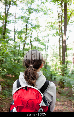 Randonnées dans les bois Femme Banque D'Images