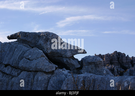 Étrange VISAGE DANS LA ROCHE EN HAUT DE LA MONTAGNE EL TORCAL PRÈS DE ANTEQURA Andalousie Espagne Banque D'Images