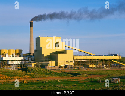 Wyodak Power Plant, une installation de production d'électricité alimentées au charbon pour cinq États, près de Gillette, Wyoming, USA Banque D'Images