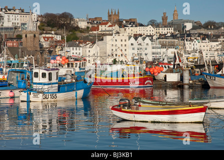 Bateaux de pêche au port de St Peter Port, Guernsey. Banque D'Images