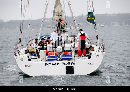 Ichi Ban de la préparation pour le début de la 2009 Rolex Sydney to Hobart Yacht Race dans le port de Sydney. Banque D'Images