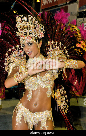 Danseuse d'Uniao da Ilha école de samba au Carnaval de Rio de Janeiro 2010, Brésil, Amérique du Sud Banque D'Images