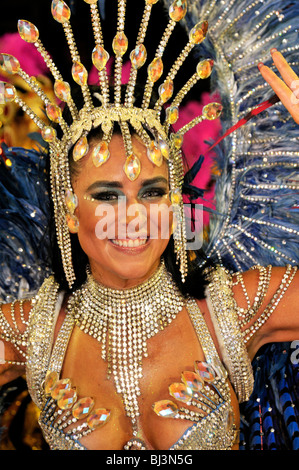 Uniao da Ilha école de samba, danseuse, Carnaval 2010, Sambódromo, Rio de Janeiro, Brésil, Amérique du Sud Banque D'Images