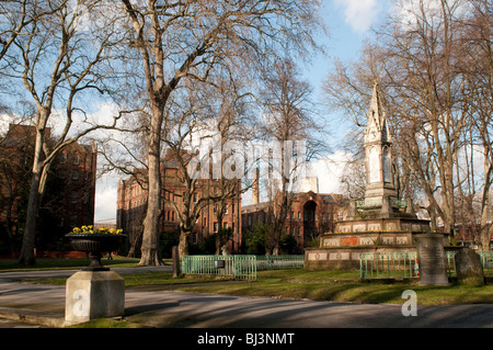 Le cadran solaire Memorial Burdett-Coutts, St Pancras, London Borough of Camden, UK Banque D'Images