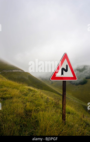 Panneau de rue sur le chemin de la Forca di Presta Pass, Monte Sibillini, Apennines Mountains, Marche, Italie, Europe Banque D'Images