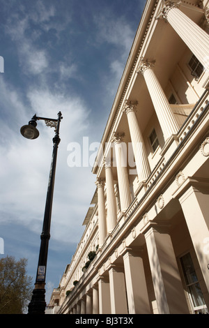 Colonnes corinthiennes et couverts des portes de décoration classique et exclusif propriétés, le célèbre quartier de Belgravia Square Eaton Banque D'Images