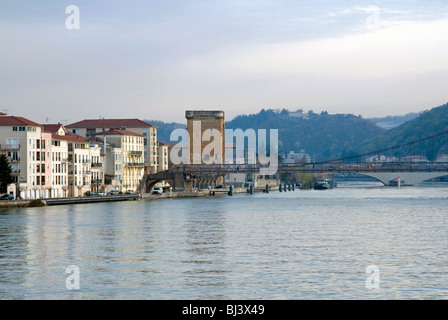 Tour des Valois (tour des Valois), Pont de la Passerelle, Rhône, Vienne, vallée du Rhône, France Banque D'Images