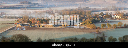 L'aube sur la Tamise à l'usine fin et Hambleden Lock près de Henley, Oxfordshire, UK Banque D'Images