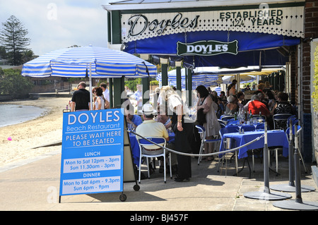 Déjeuner à Doyles sur la plage , Watsons Bay, Sydney, Australie Banque D'Images