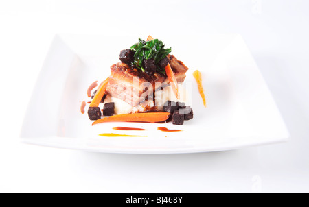 Ventre de porc rôti avec du boudin noir et du bacon Mash Banque D'Images