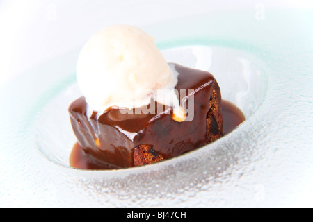 Au Caramel Sauce au chocolat et la crème glacée Banque D'Images