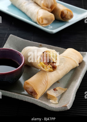 Deep Fried egg rolls chinois Banque D'Images