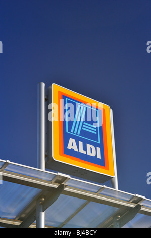 ALDI, un supermarché, un logo. Le vieux Showground, Kendal, Cumbria, Angleterre, Royaume-Uni, Europe. Banque D'Images