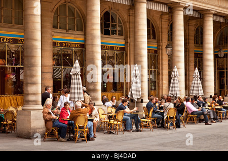 Le Nemours - Café près du Palais Royal, Paris, France Banque D'Images