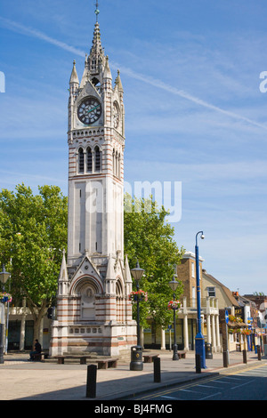 Milton Road avec la Ville, tour de l'horloge, Gravesend, Kent, Angleterre, Royaume-Uni, Europe Banque D'Images