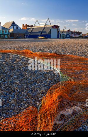 La plage d'Aldeburgh dans une ville de pêcheurs de l'East Anglia Suffolk Angleterre UK une fois la maison du compositeur Benjamin Britten Banque D'Images