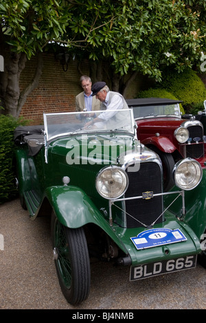 Lagonda rapier voitures sur le parvis de l'hôtel Great Fosters, Egham, Surrey Banque D'Images