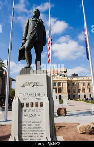 Frank Luke Jr. statue devant le Capitole de l'Arizona, Phoenix, Arizona. Banque D'Images