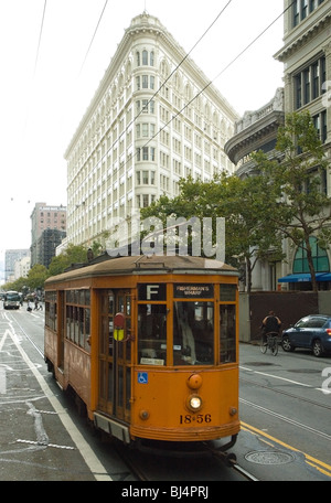 La rue historique voiture sur Market Street, San Francisco, California USA Banque D'Images