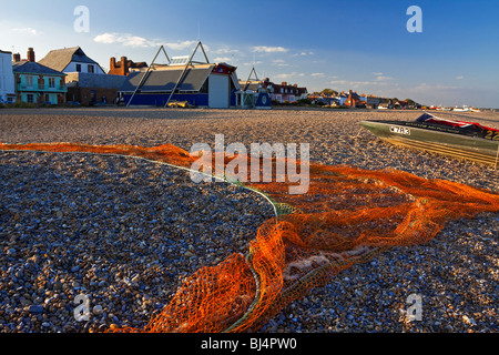 La plage d'Aldeburgh dans une ville de pêcheurs de l'East Anglia Suffolk Angleterre UK une fois la maison du compositeur Benjamin Britten Banque D'Images