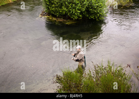 Guide de pêche guides Duncan McDonald Huka Lodge réduite sur la moitié d'une journée et des excursions de pêche Taupo Nouvelle-zélande Banque D'Images