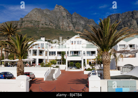 Camps Bay Beach Club et l'hôtel Bay, Camps Bay, Cape Town, Western Cape, Afrique du Sud, l'Afrique Banque D'Images