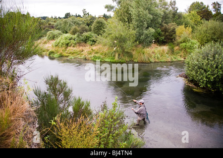 Guide de pêche guides Duncan McDonald Huka Lodge réduite sur la moitié d'une journée et des excursions de pêche Taupo Nouvelle-zélande Banque D'Images