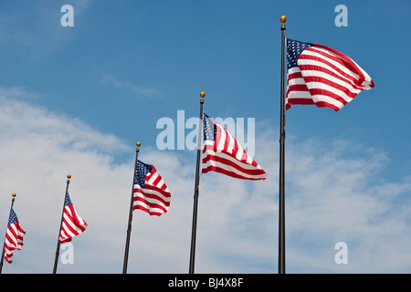 Les drapeaux sur le Navy Pier sur le lac Michigan, Chicago, Illinois, États-Unis d'Amérique Banque D'Images