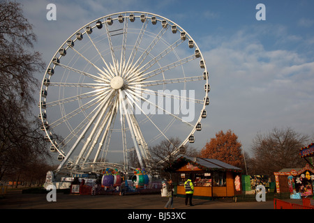 Roue Géante dans Winter Wonderland à Hyde Park Banque D'Images