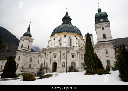 Poser sur des nuages (Kloster Ettal Ettal) en Bavière, Allemagne. Banque D'Images