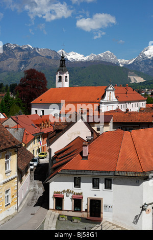 Kamnik et anciennes maisons de ville Monastère Franciscain 1495 Eglise de St Jacob 15e siècle, remanié en style Baroque Kamniske Savinje Banque D'Images