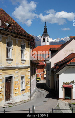 Kamnik et anciennes maisons de ville Monastère Franciscain 1495 Eglise de St Jacob 15e siècle, remanié en style Baroque Kamniske Savinje Banque D'Images