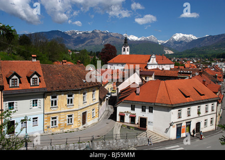 Kamnik et anciennes maisons de ville Monastère Franciscain 1495 Eglise de St Jacob 15e siècle, remanié en style Baroque Kamniske Savinje Banque D'Images