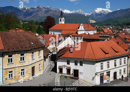 Kamnik et anciennes maisons de ville Monastère Franciscain 1495 Eglise de St Jacob 15e siècle, remanié en style Baroque Kamniske Savinje Banque D'Images