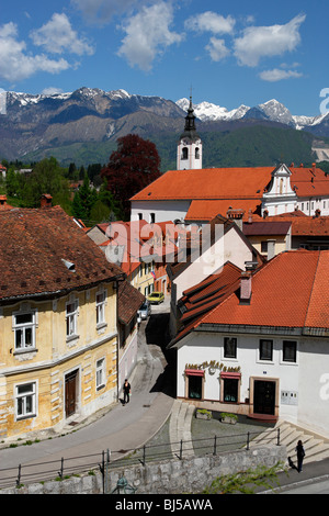 Kamnik et anciennes maisons de ville Monastère Franciscain 1495 Eglise de St Jacob 15e siècle, remanié en style Baroque Kamniske Savinje Banque D'Images