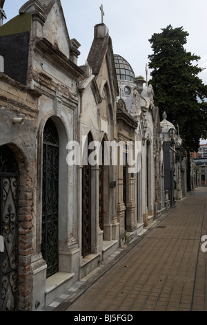 Rangée de mausolées plus âgés dans une rue de recoleta cemetery Capital Federal Buenos Aires Argentine Amérique du Sud Banque D'Images