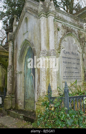 Le Cimetière de Highgate un original 6 cimetières à Londres, a ouvert 1860 , tombeau Carl Rosa Opera violoniste d'orchestre impresario Banque D'Images