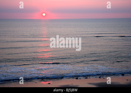 Coucher du soleil à Ballybunnion beach, comté de Kerry, Irlande Banque D'Images