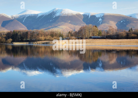 Une vue d'hiver sur Derwentwater à jusqu'à Las Vegas, Parc National de Lake District, Cumbria Banque D'Images